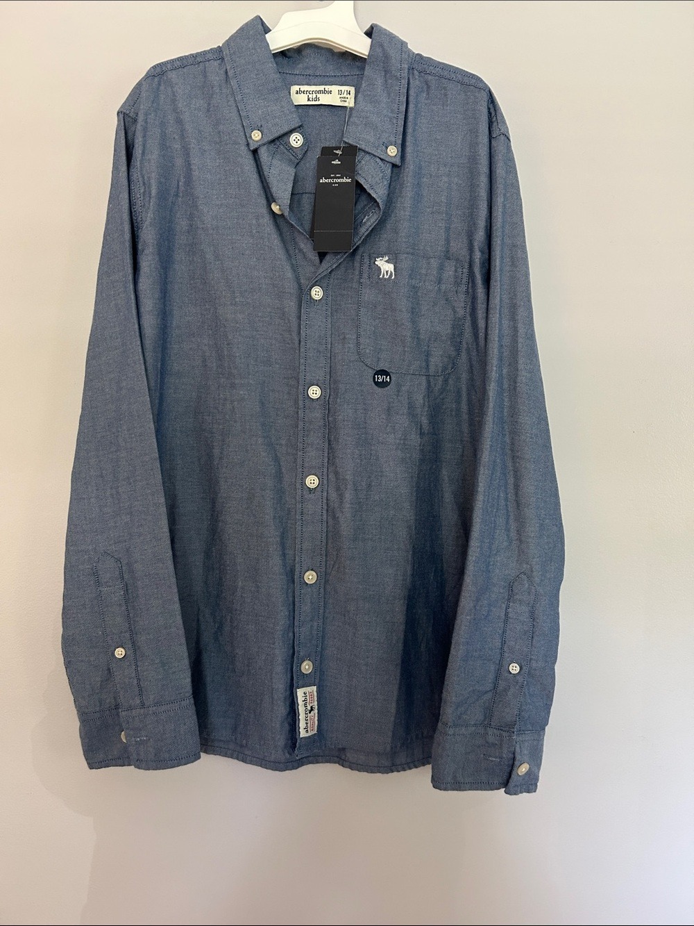 Abercrombie & Fitch Boys  Chambray Button-Down Shirt in Denim Blue  NWT